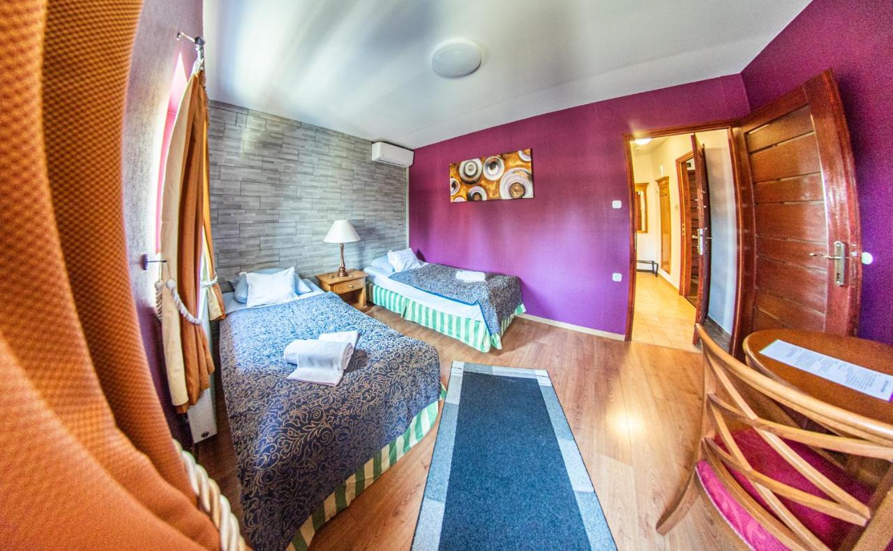 Borhotel Sziluett Farkasmaly Gyöngyös Buitenkant foto