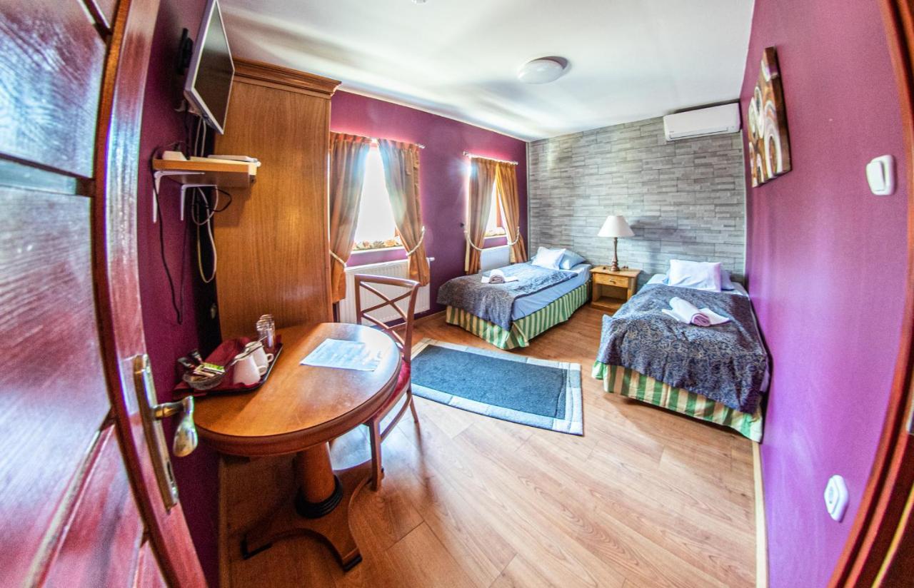 Borhotel Sziluett Farkasmaly Gyöngyös Buitenkant foto