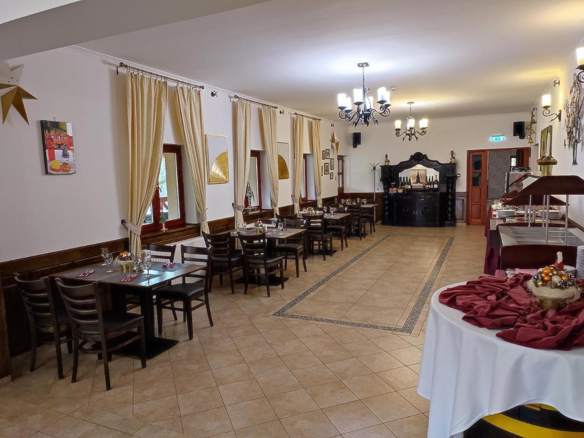 Borhotel Sziluett Farkasmaly Gyöngyös Buitenkant foto