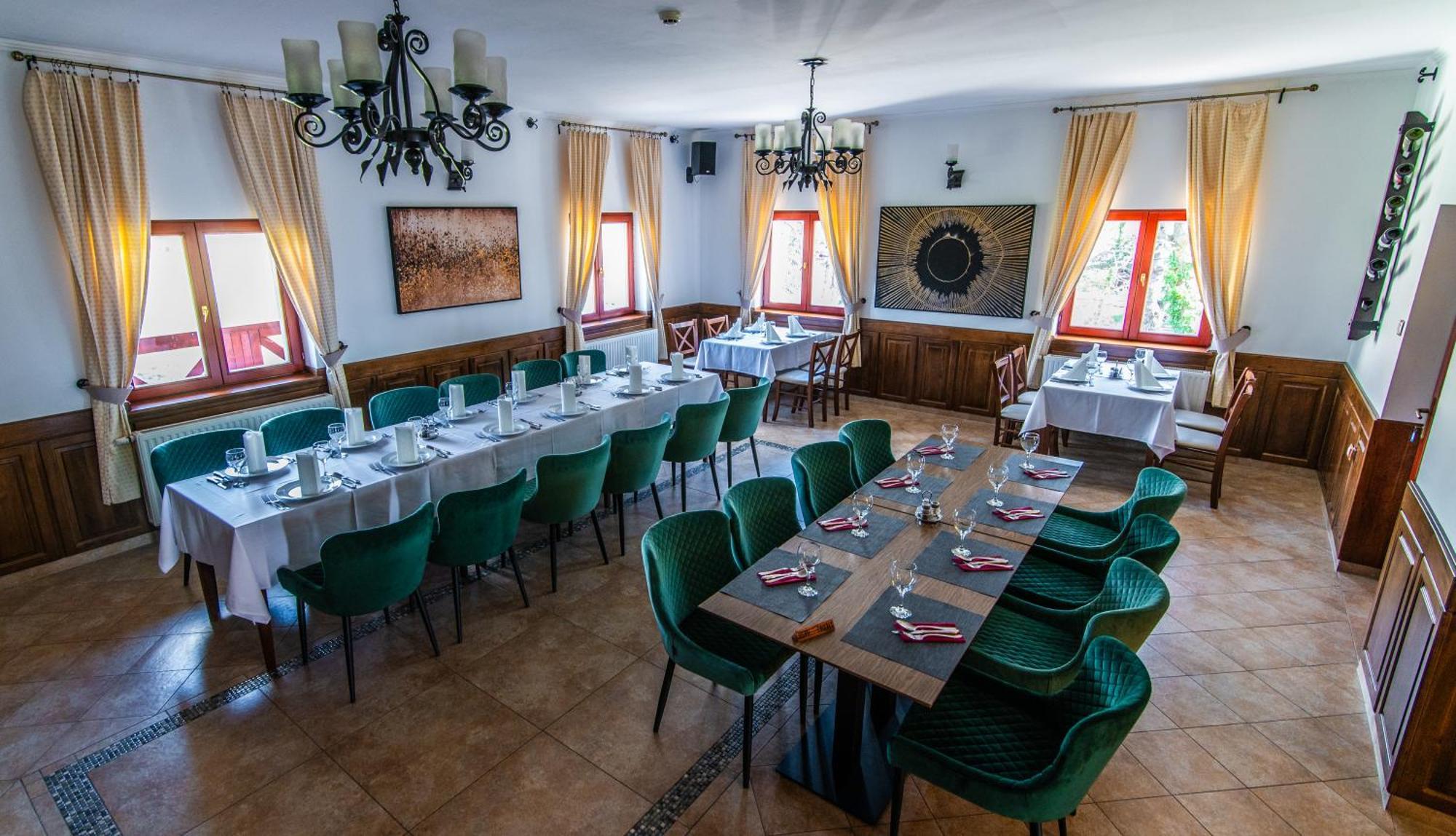Borhotel Sziluett Farkasmaly Gyöngyös Buitenkant foto