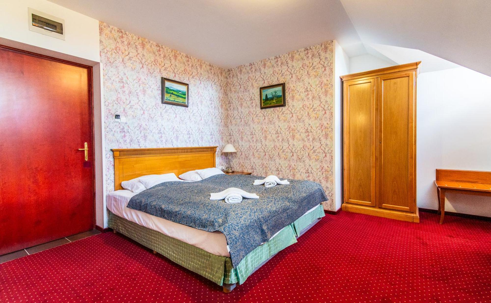 Borhotel Sziluett Farkasmaly Gyöngyös Buitenkant foto
