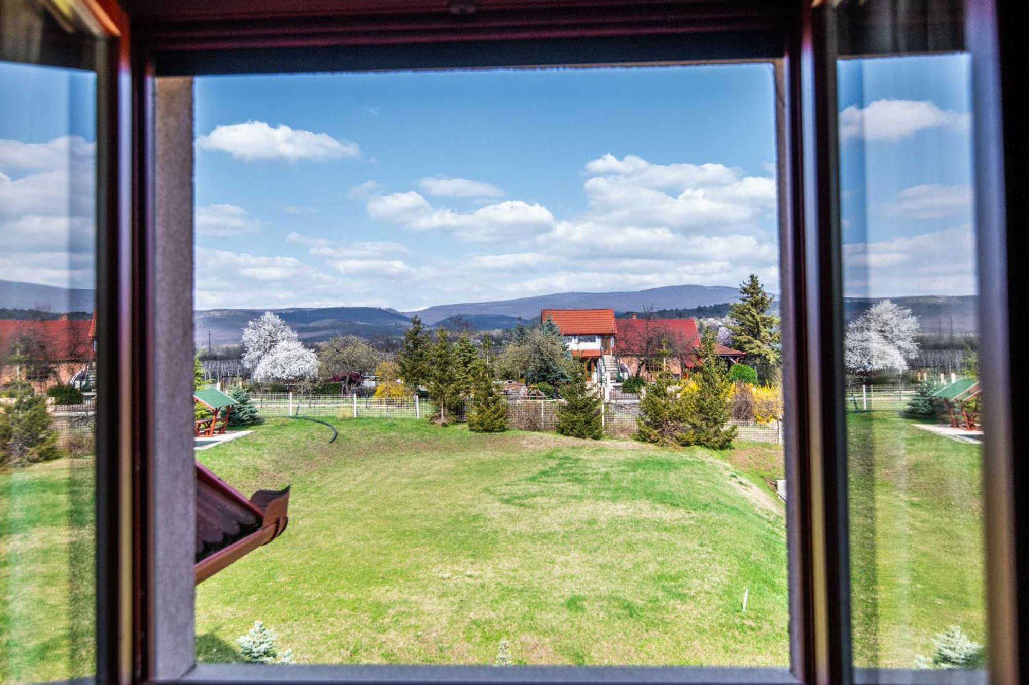 Borhotel Sziluett Farkasmaly Gyöngyös Buitenkant foto