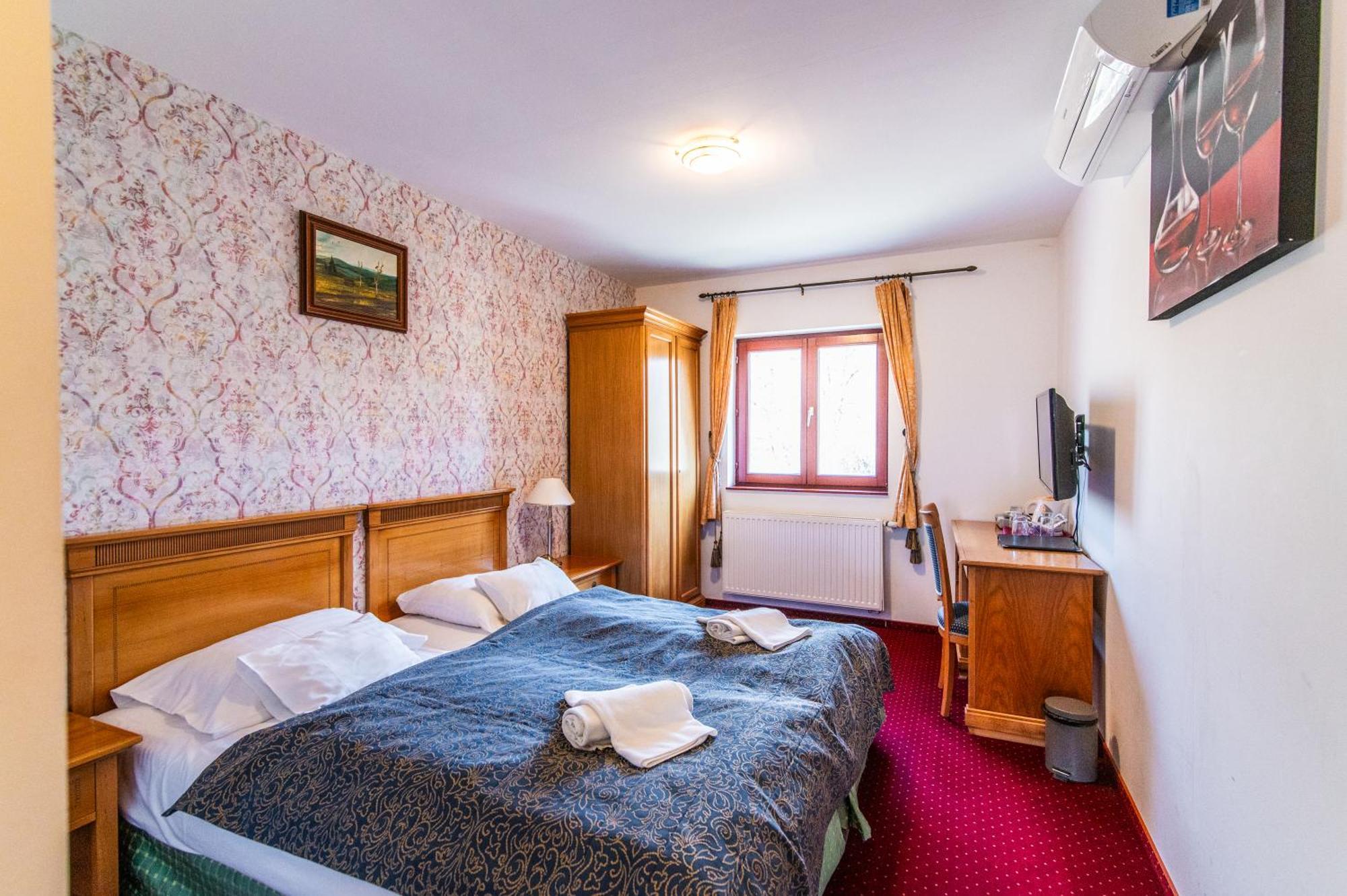 Borhotel Sziluett Farkasmaly Gyöngyös Buitenkant foto