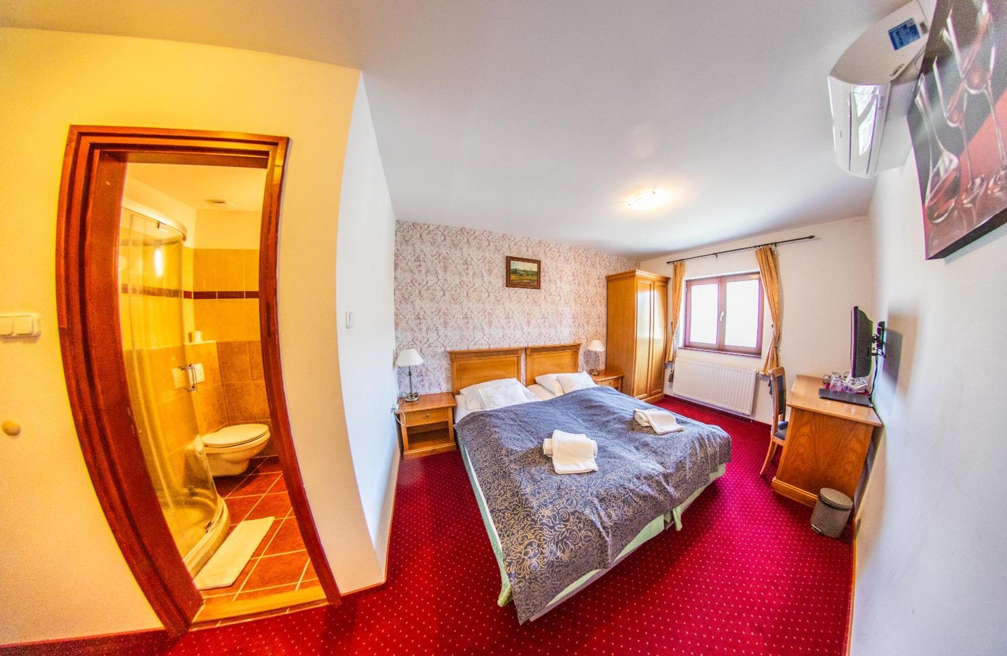 Borhotel Sziluett Farkasmaly Gyöngyös Buitenkant foto