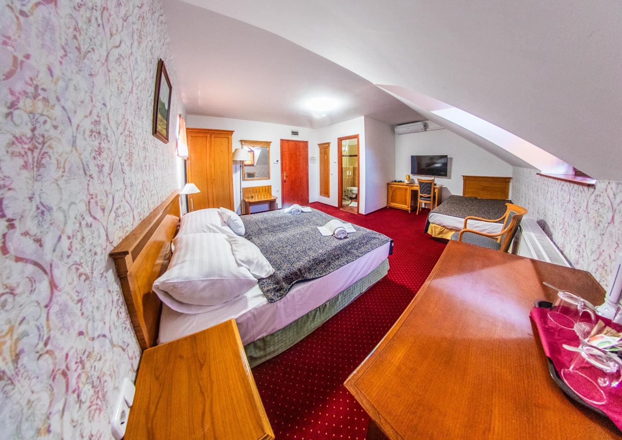 Borhotel Sziluett Farkasmaly Gyöngyös Buitenkant foto