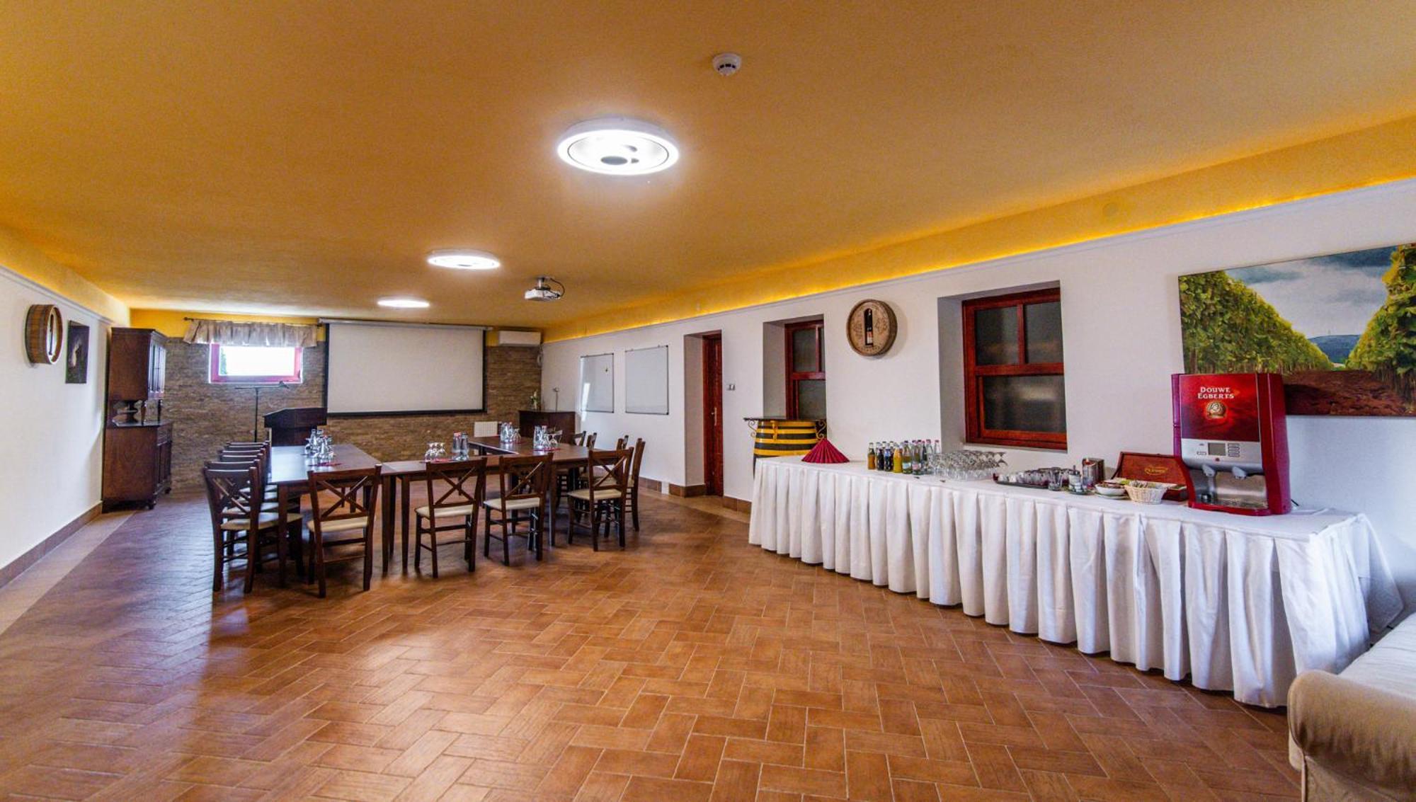 Borhotel Sziluett Farkasmaly Gyöngyös Buitenkant foto