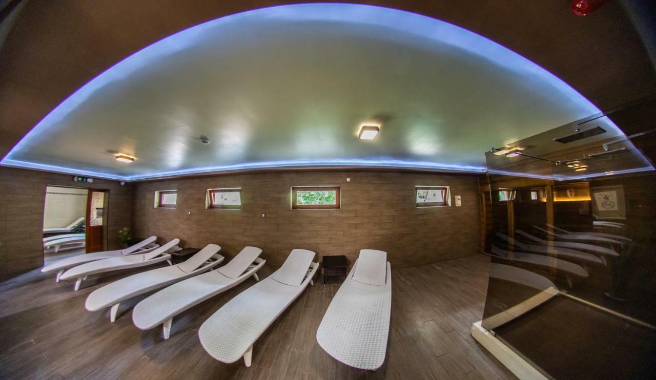 Borhotel Sziluett Farkasmaly Gyöngyös Buitenkant foto